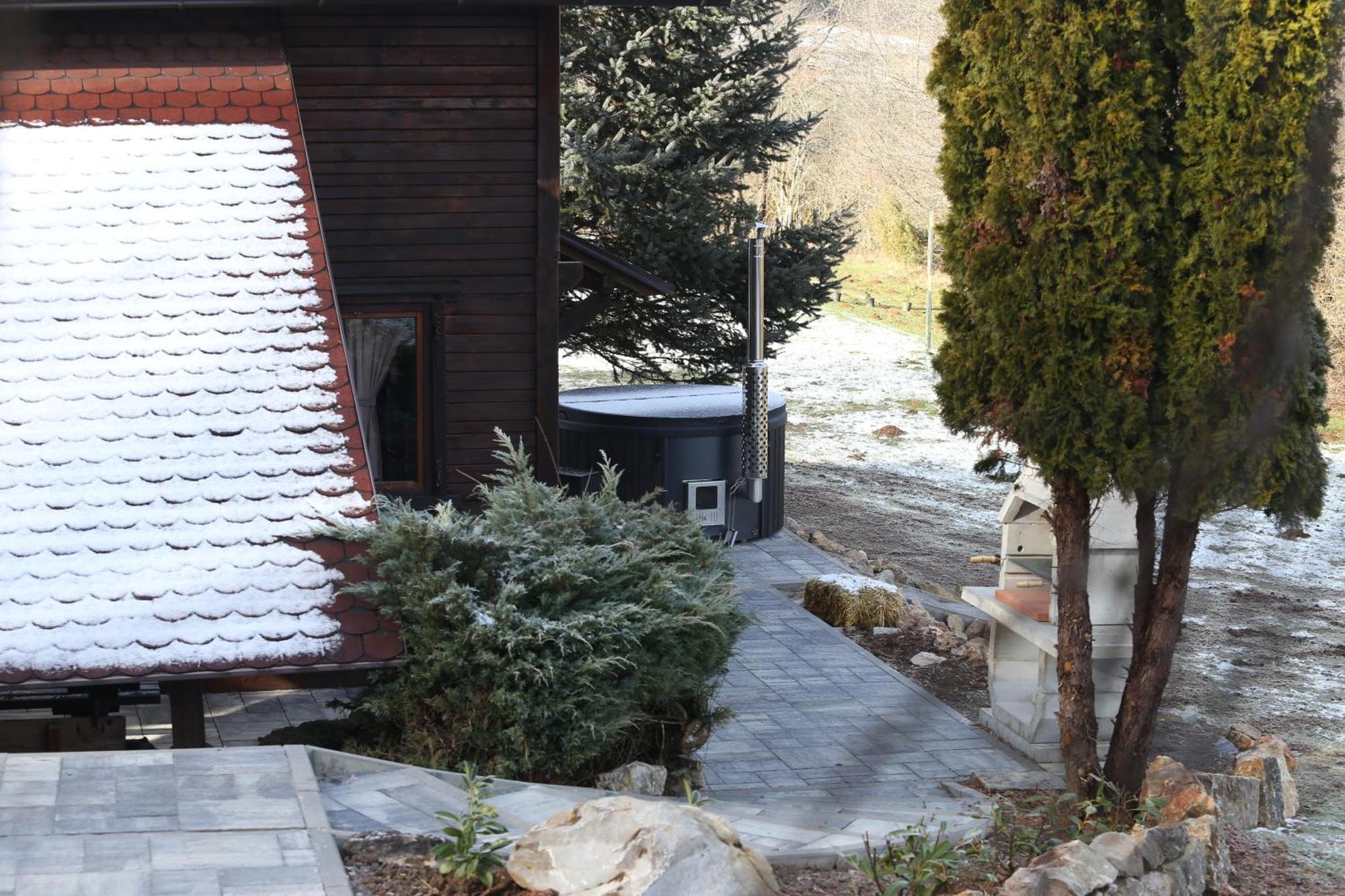 Woodenhouse With Two Apartments Otočac Exterior foto