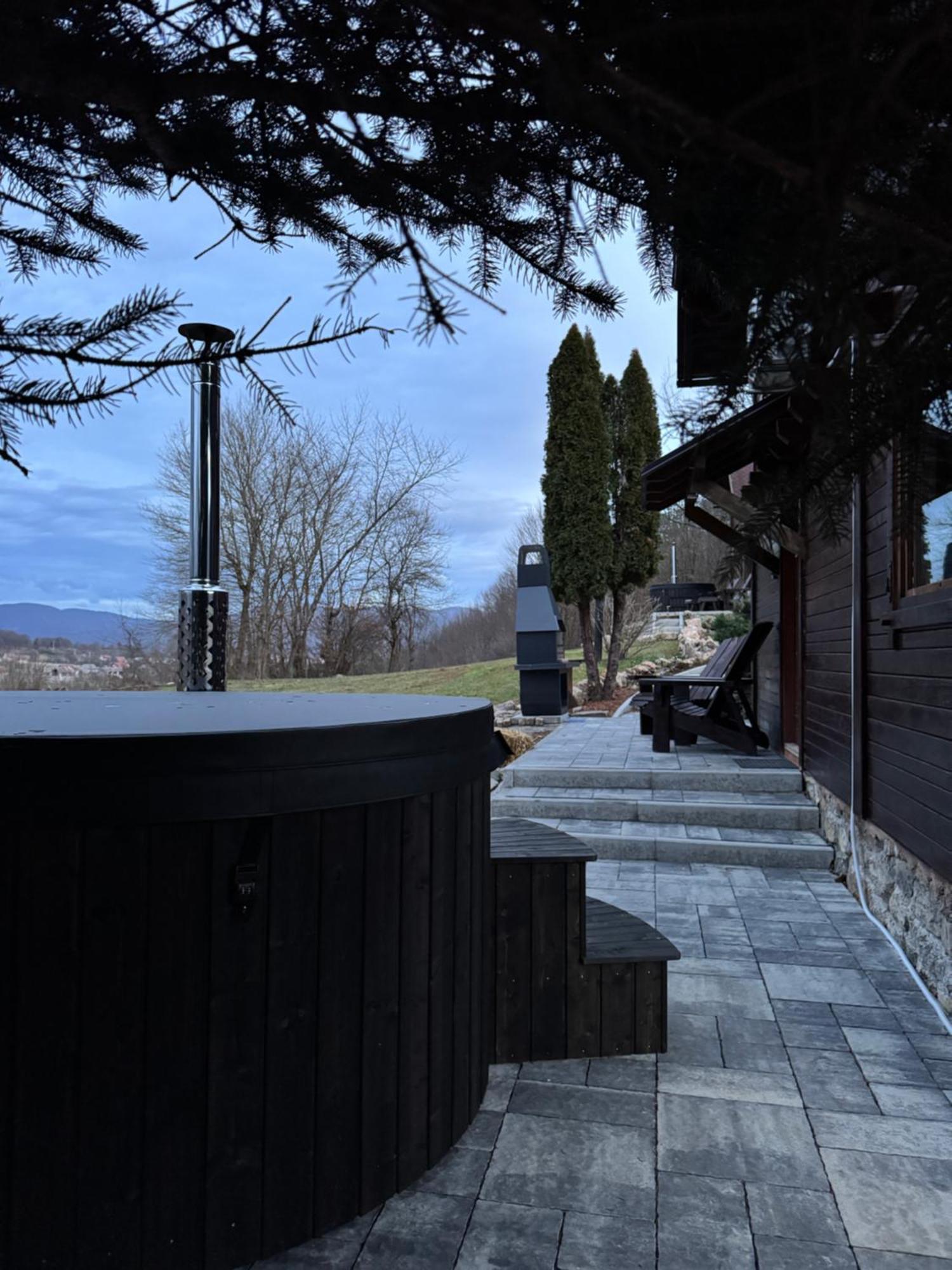 Woodenhouse With Two Apartments Otočac Exterior foto