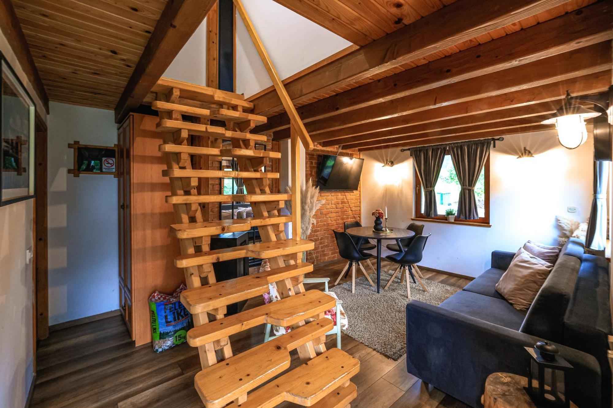 Woodenhouse With Two Apartments Otočac Habitación foto